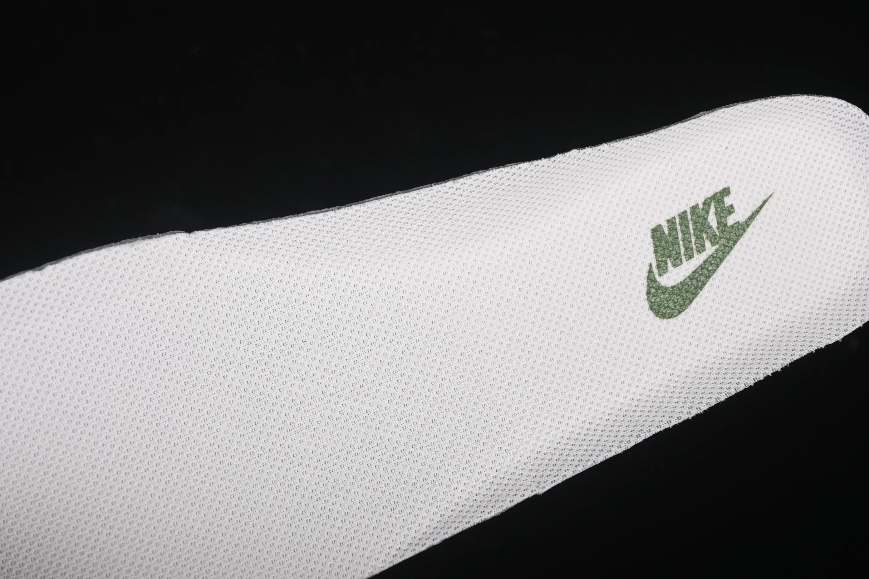 All categories Nk Air Force 1 Air Force series Nk Air Force 1 Low Air Force low top Nike Air Force 1'07 Low UN joint grass green splicing raw rubber Air Force 1 low top casual sneakers JP8028-006